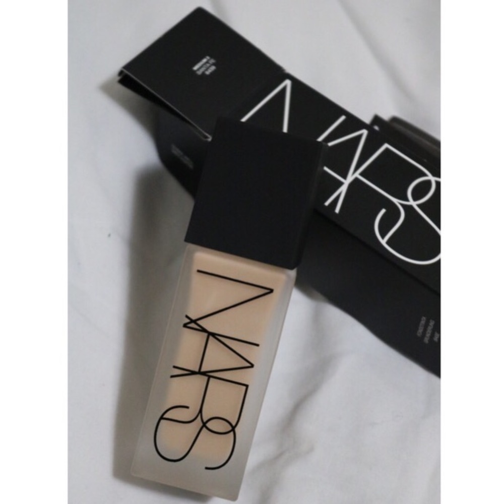 NARS All Day Luminous Weightless Foundation